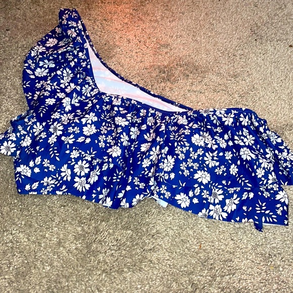 2/$30 New floral ruffle padded swim top in blue and white size Large - Picture 4 of 16